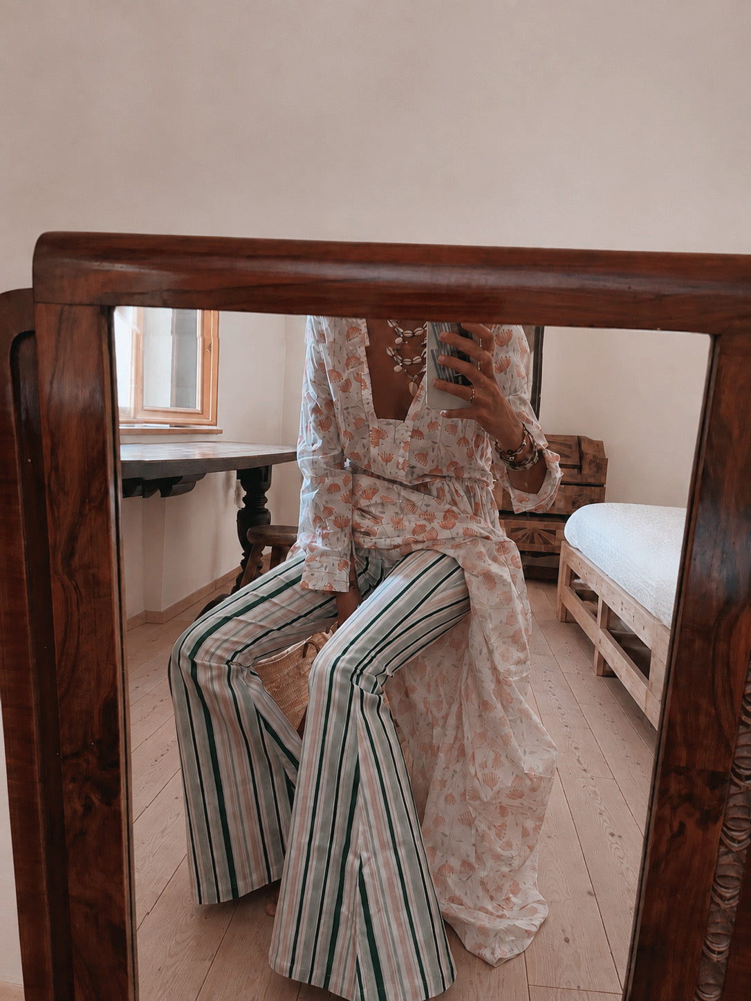 Cadaq – Fiori Fondo Bianco