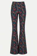 Pantalone a zampa con fiori rossi su fondo blu scuro
