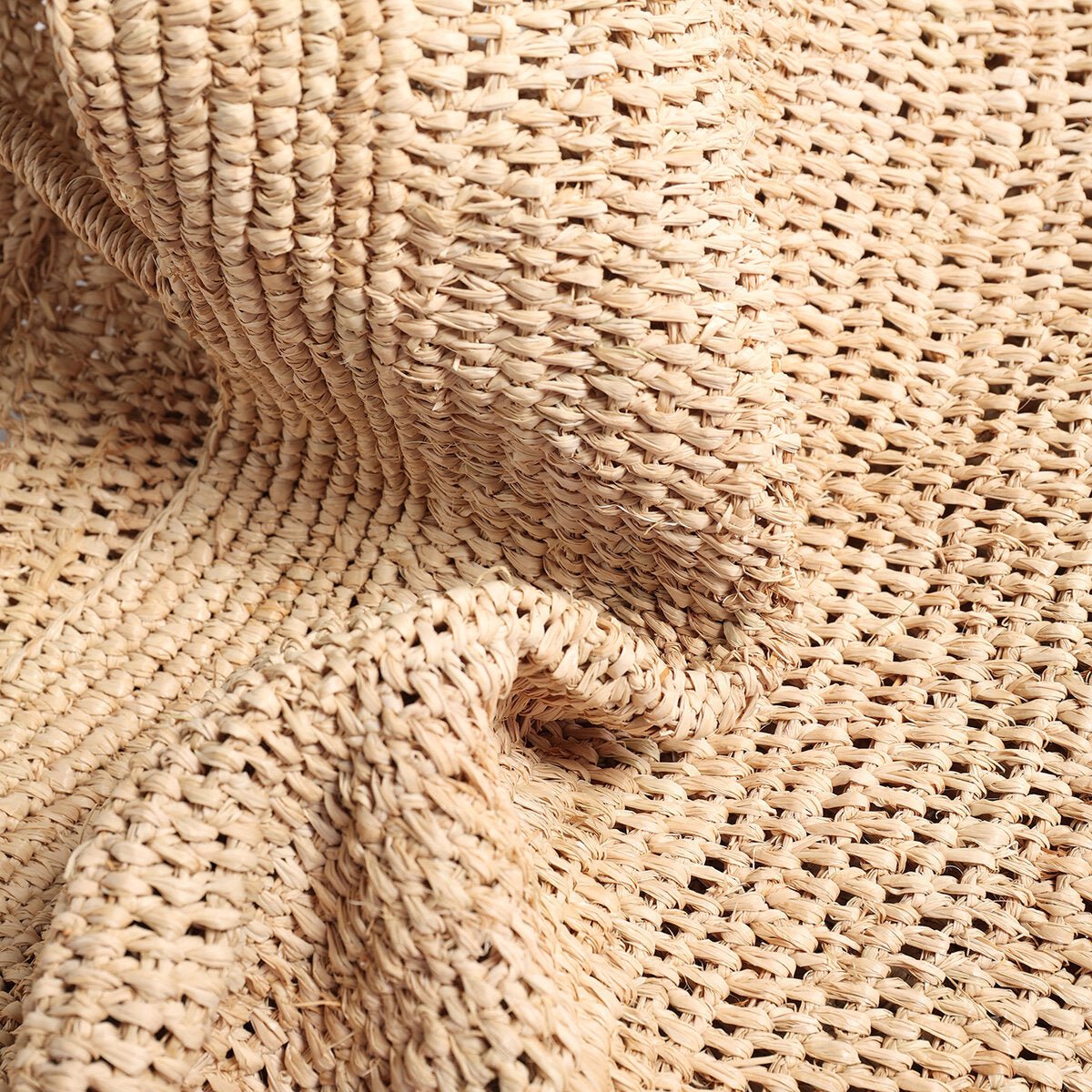 Hand-Woven Natural Straw Beach Tote – Artisanal Market Basket Shoulder Bag