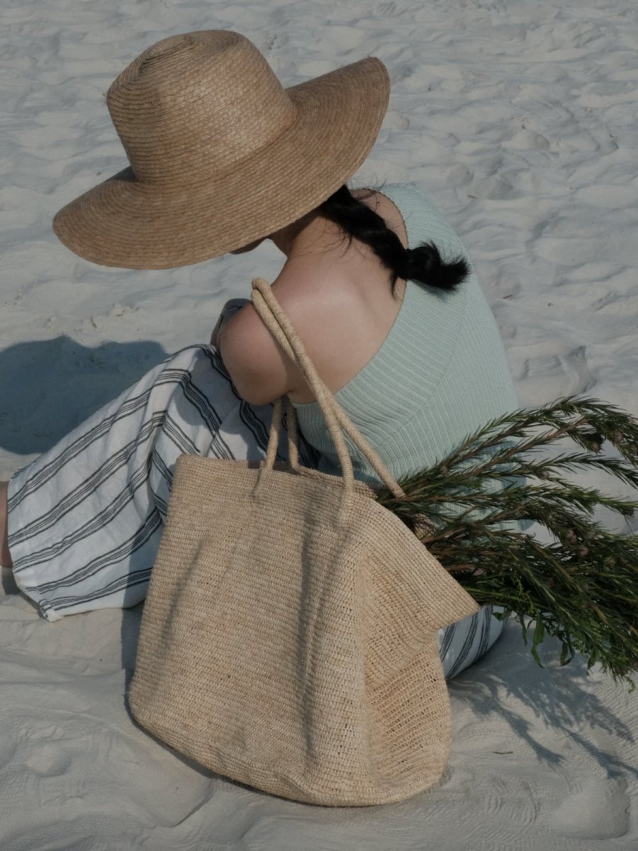 Hand-Woven Natural Straw Beach Tote – Artisanal Market Basket Shoulder Bag